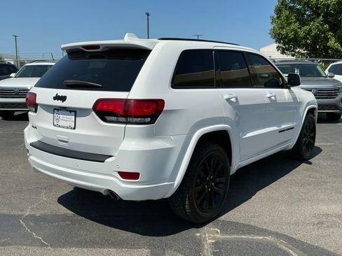 Used 2021 Jeep Grand Cherokee Laredo X AWD/4WD image 3