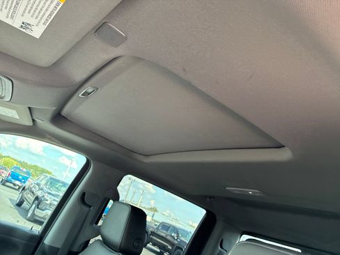 Used 2022 GMC Sierra 1500 SLT w/ SLT Premium Package AWD/4WD image 15
