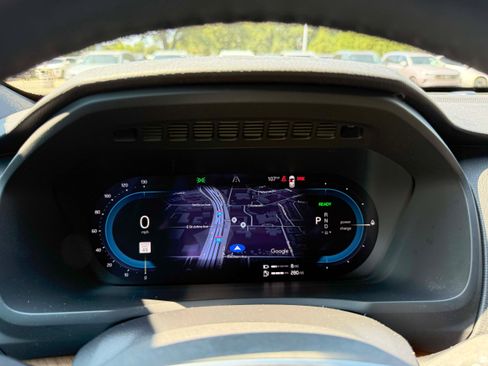 Certified 2025 Volvo XC90 T8 Plus w/ Protection Package Premier image 16