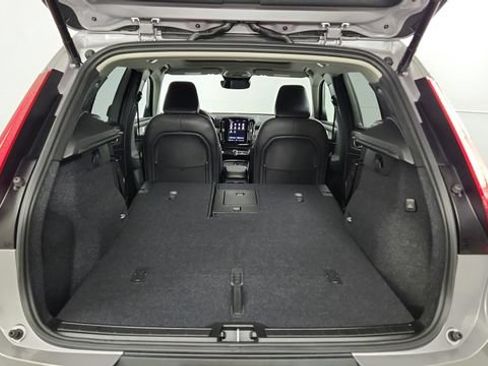 Certified 2026 Volvo XC40 B5 Plus w/ Climate Package AWD/4WD image 41