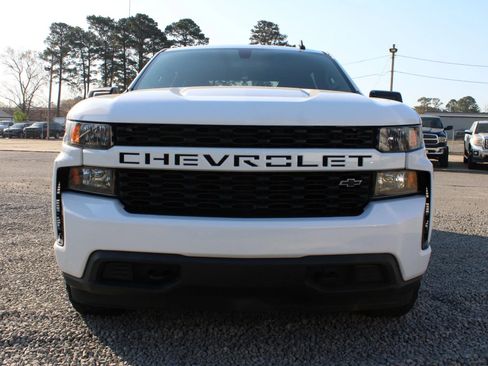 Used 2020 Chevrolet Silverado 1500 Custom w/ Custom Value Package image 4