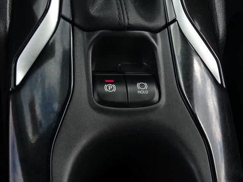Used 2025 Toyota Corolla Cross XLE FWD image 34
