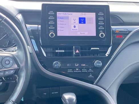 Used 2023 Toyota Camry SE image 9