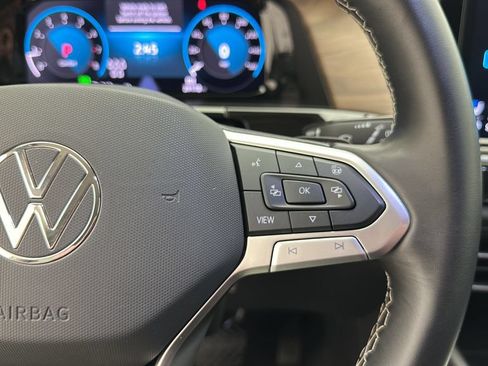 Used 2025 Volkswagen Atlas SE AWD/4WD image 19