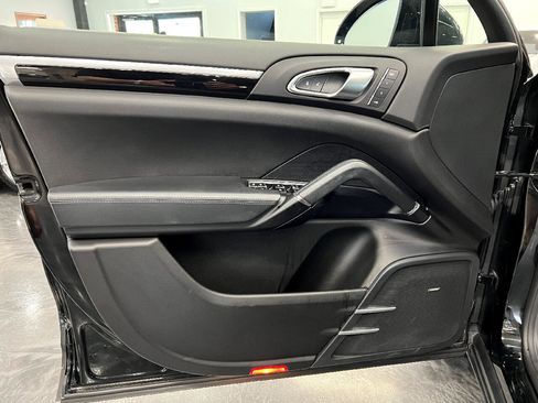Used 2018 Porsche Cayenne Platinum Edition image 27