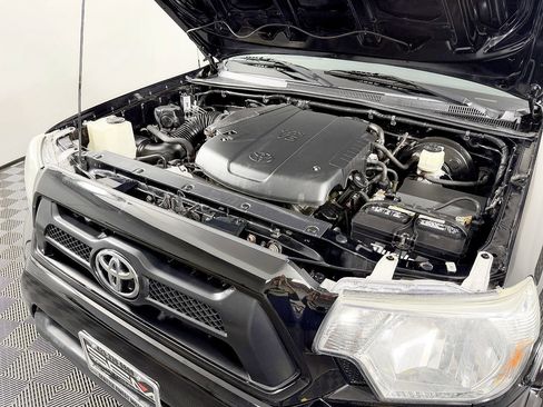 Used 2015 Toyota Tacoma w/ TRD Sport Package AWD/4WD image 18
