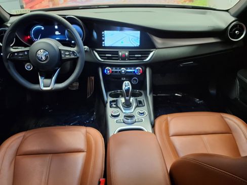 Used 2024 Alfa Romeo Giulia Ti w/ Active Assist Plus Package RWD image 15