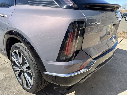 New 2026 Cadillac Optiq Luxury 2 image 21