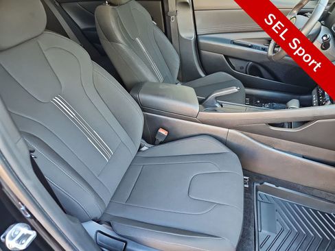 Used 2025 Hyundai Elantra Sport FWD image 18