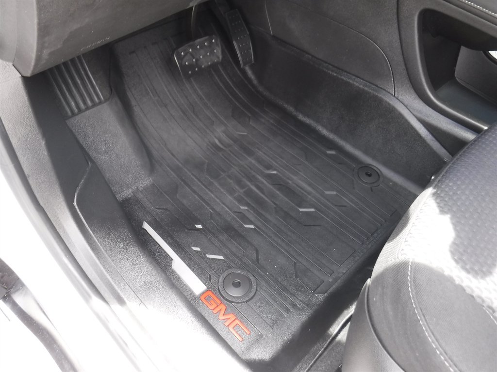 Used 2022 GMC Acadia SLE w/ LPO, Floor Liner Package FWD image 14