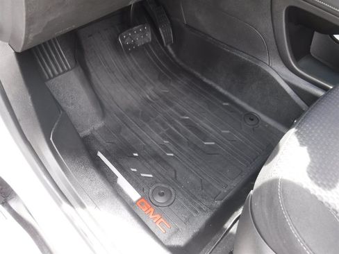 Used 2022 GMC Acadia SLE w/ LPO, Floor Liner Package FWD image 14