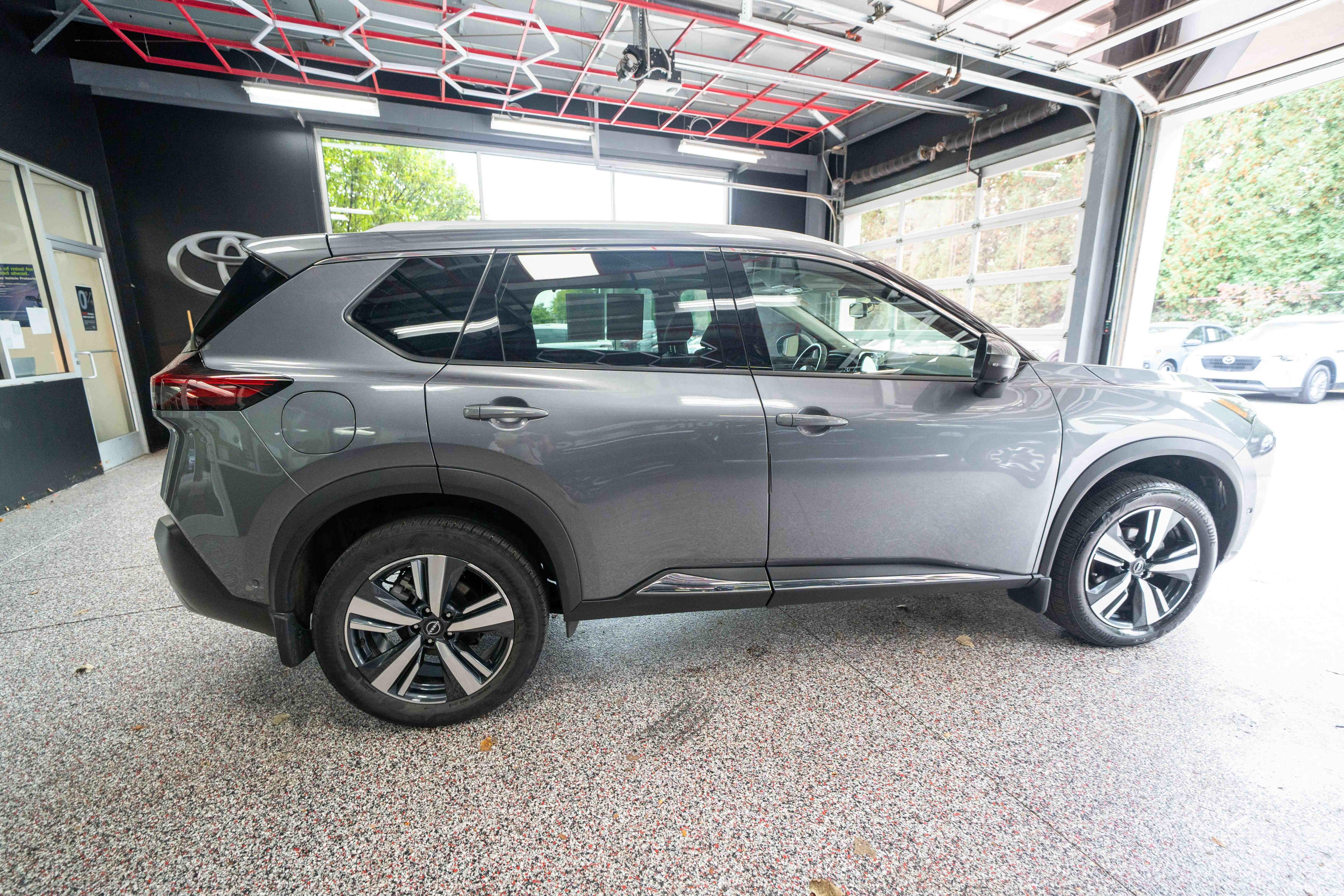 Used 2023 Nissan Rogue SL w/ SL Premium Package AWD/4WD image 4