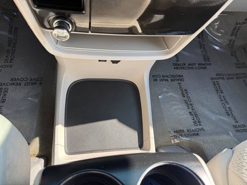 Used 2014 Toyota Sienna LE FWD image 99