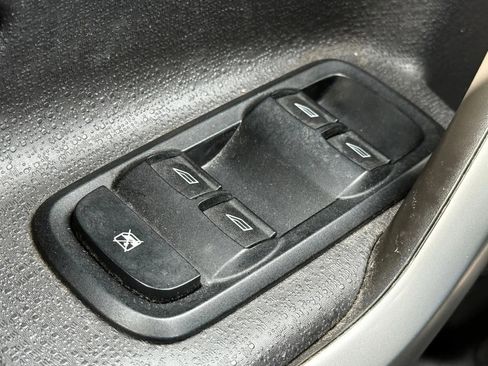 Used 2012 Ford Fiesta SE image 22