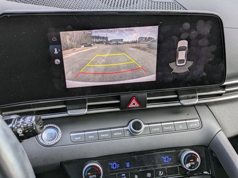 Certified 2023 Hyundai Elantra Limited image 12