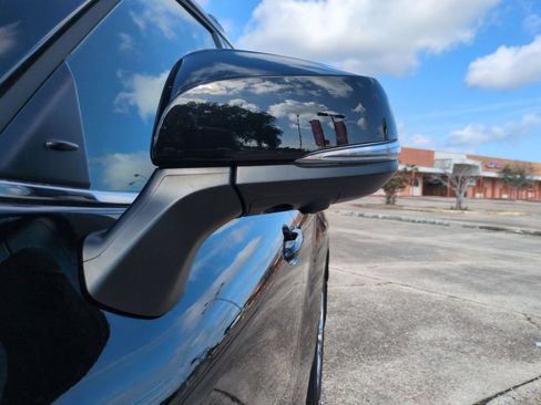 Used 2025 Toyota Highlander Platinum AWD/4WD image 11