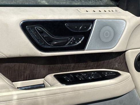 Used 2019 Lincoln Navigator Reserve image 14