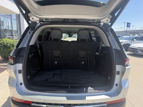 Used 2023 Jeep Grand Cherokee L Limited AWD/4WD image 12
