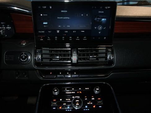 Used 2024 Lincoln Navigator Reserve AWD/4WD image 16