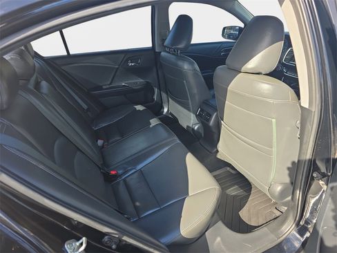 Used 2016 Honda Accord EX image 11