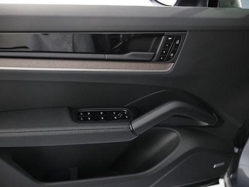 New 2026 Porsche Cayenne Coupe AWD/4WD image 19