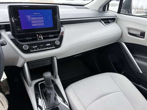 Certified 2023 Toyota Corolla Cross L image 9