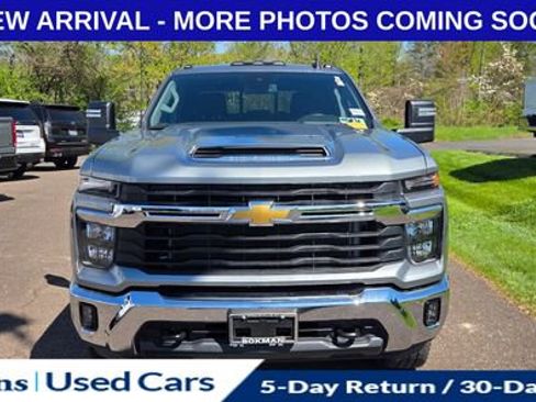 Used 2024 Chevrolet Silverado 2500 LT w/ Convenience Package image 2