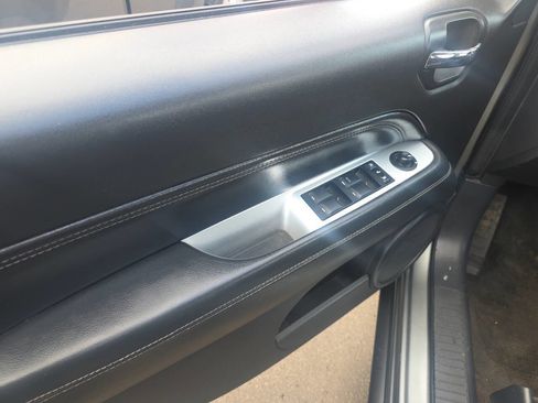 Used 2014 Jeep Compass Latitude image 9