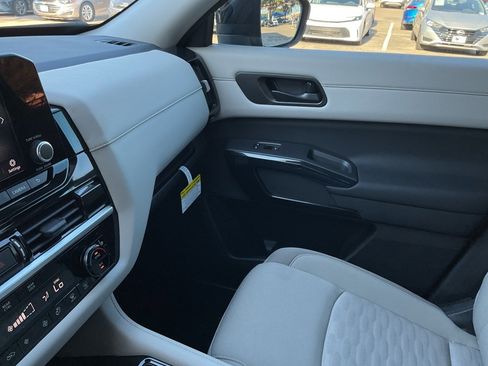 New 2025 Nissan Pathfinder SV image 37