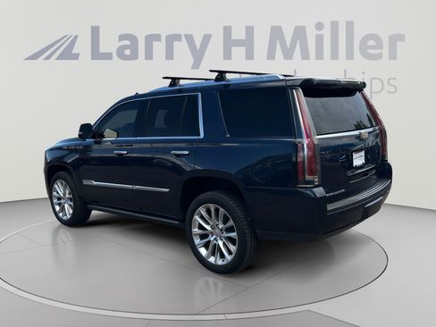 Used 2017 Cadillac Escalade Premium Luxury AWD/4WD image 3