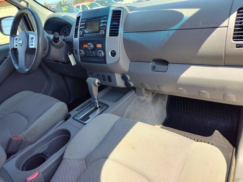 Used 2013 Nissan Frontier SV w/ SV Value Truck Pkg AWD/4WD image 44