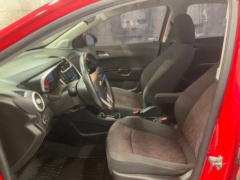 Used 2017 Chevrolet Sonic LT w/ Convenience Package image 18