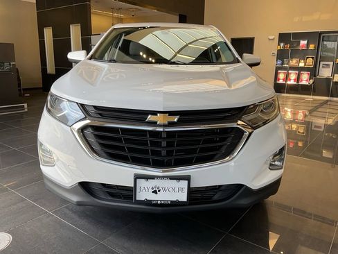 Used 2018 Chevrolet Equinox LT FWD image 2