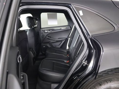 Used 2022 Porsche Macan image 30