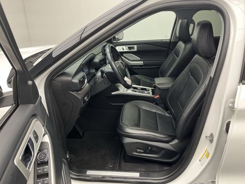 Used 2023 Ford Explorer Limited w/ Limited Technology Package image 3