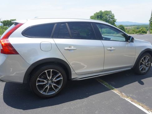 Used 2018 Volvo V60 T5 Cross Country w/ Convenience Package AWD/4WD image 10