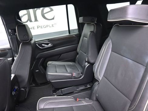 Used 2023 Chevrolet Suburban Premier image 24