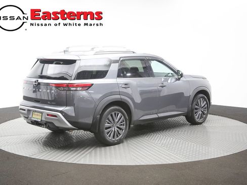 Used 2024 Nissan Pathfinder SL AWD/4WD image 41