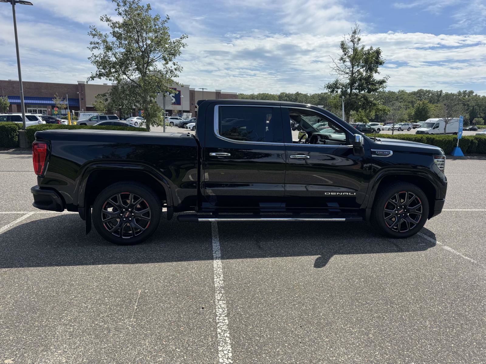 Used 2024 GMC Sierra 1500 Denali w/ Technology Package AWD/4WD image 3