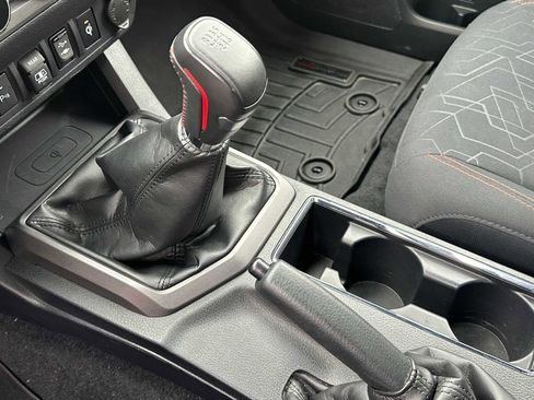 Used 2018 Toyota Tacoma SR image 31