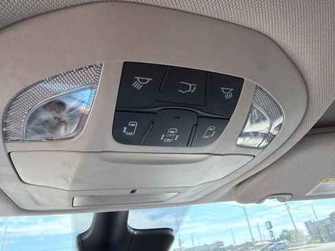 Used 2023 Chrysler Pacifica Touring-L FWD image 14