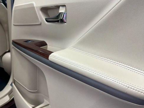 Used 2012 Toyota Venza XLE image 25