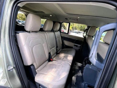 Used 2023 Land Rover Defender 130 SE image 20