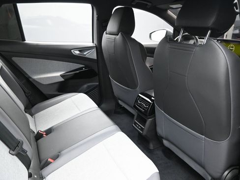 Used 2023 Volkswagen ID.4 Pro image 32