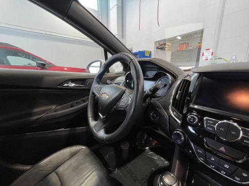 Used 2017 Chevrolet Cruze Premier image 26