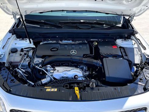 Used 2023 Mercedes-Benz GLB 250 image 30
