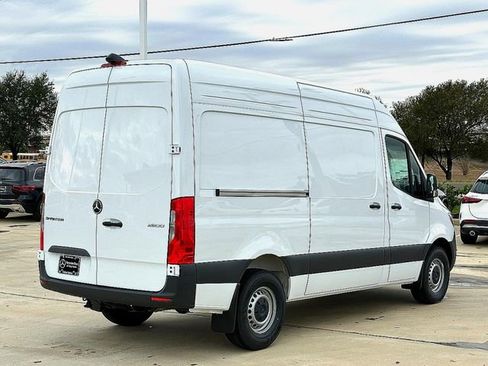 Used 2025 Mercedes-Benz Sprinter 2500 image 8