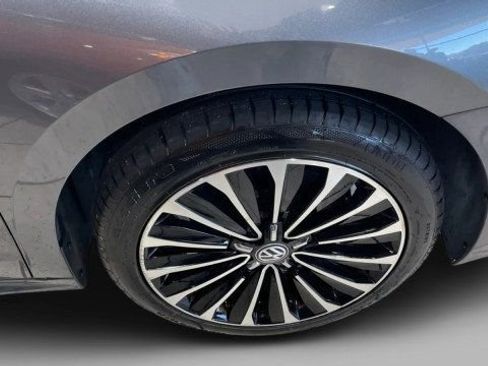 Used 2022 Volkswagen Passat 2.0T image 18