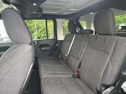 Used 2025 Jeep Wrangler Unlimited Rubicon 4xe AWD/4WD image 29