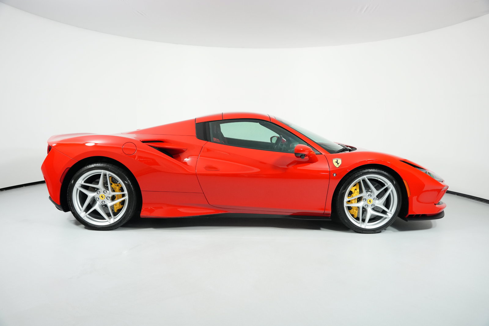 Certified 2022 Ferrari F8 Spider RWD image 16